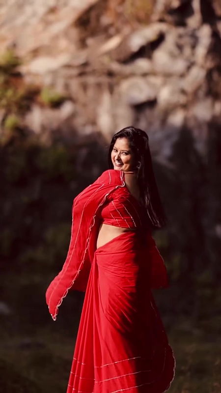 anisha sexy navel in red saree 22