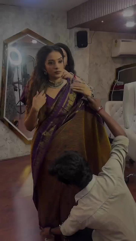 VJ Diya saree draping awesome video 22