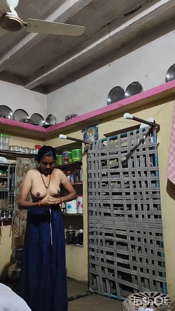 Secretly Capture After Bath Mom Wearing Clothes 22