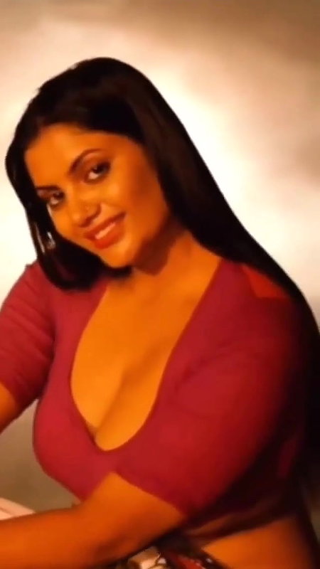 Hot unknown aunty lifiting big boobs