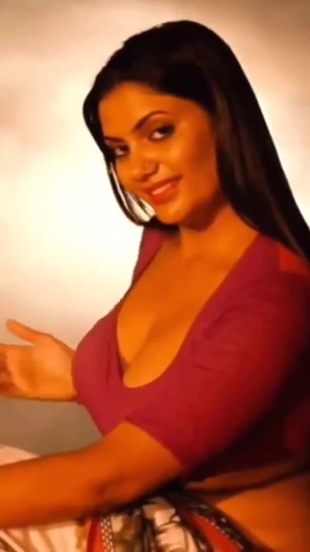 Hot unknown aunty lifiting big boobs