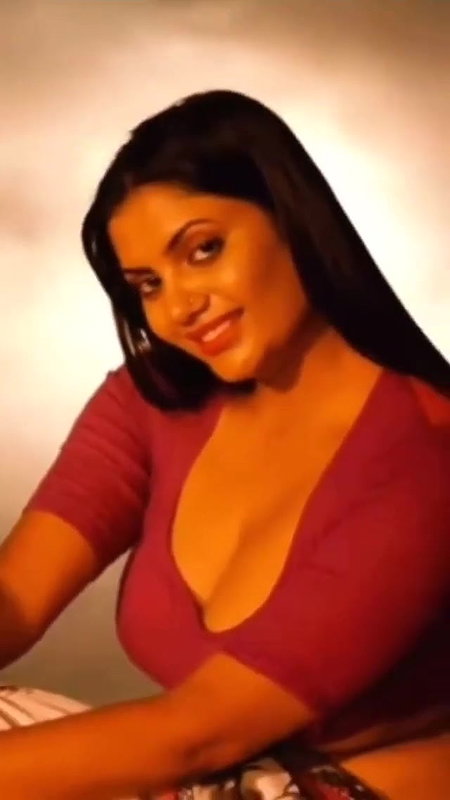 Hot unknown aunty lifiting big boobs