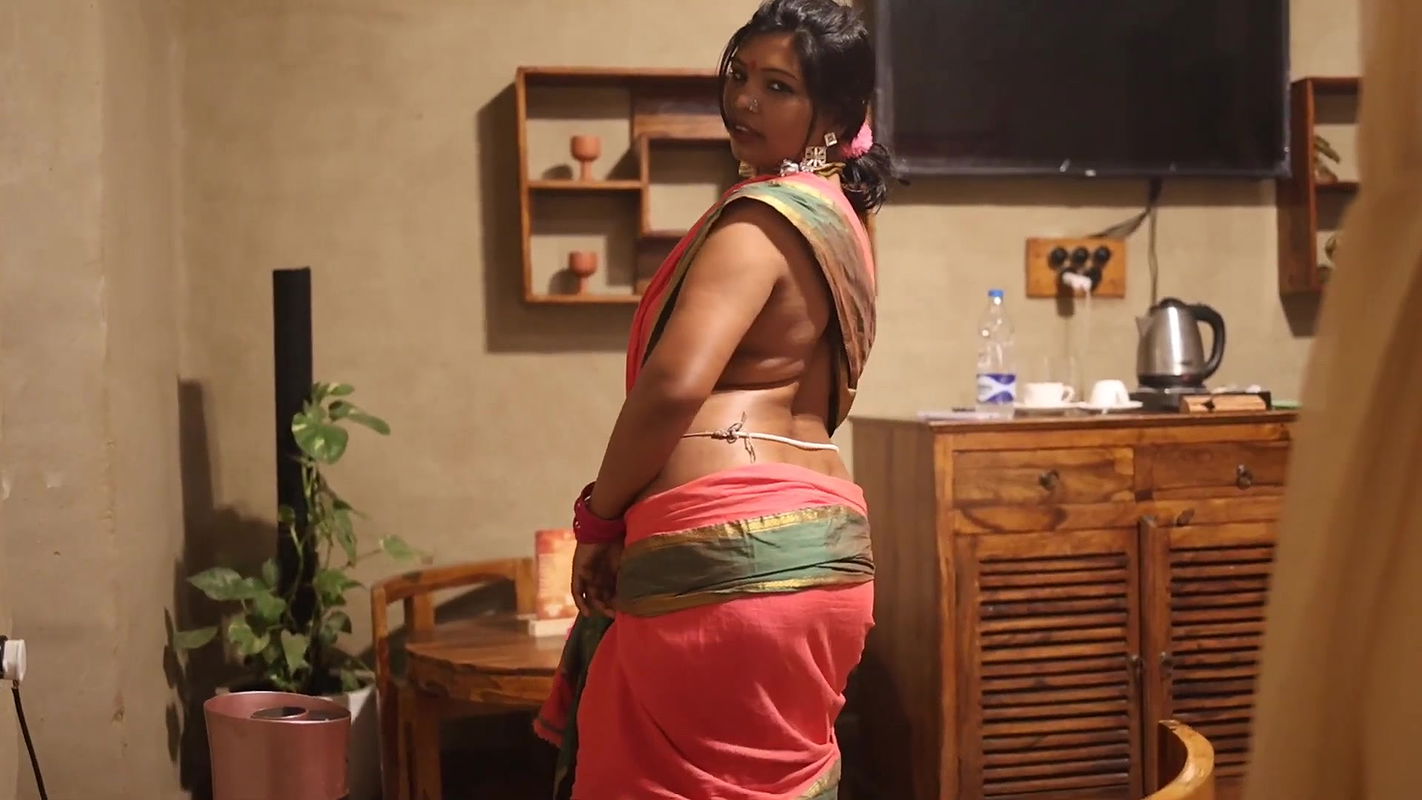 Horny pinki tiwari hot cleavage and navel show photoshoot 22