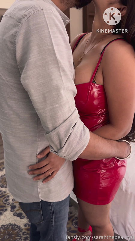 Sarah beauty pussy licking and showing plug in her ass 22