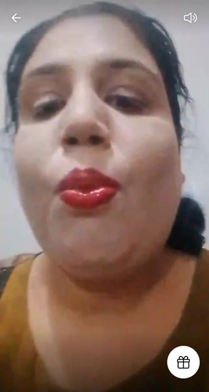 Horny Mature MILF Komal123 Live Show Masturbating Tango Live 22