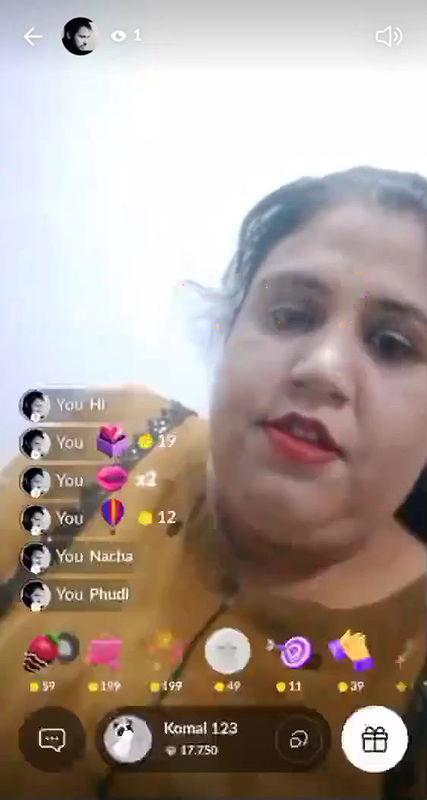 Horny Mature MILF Komal123 Live Show Masturbating Tango Live 22