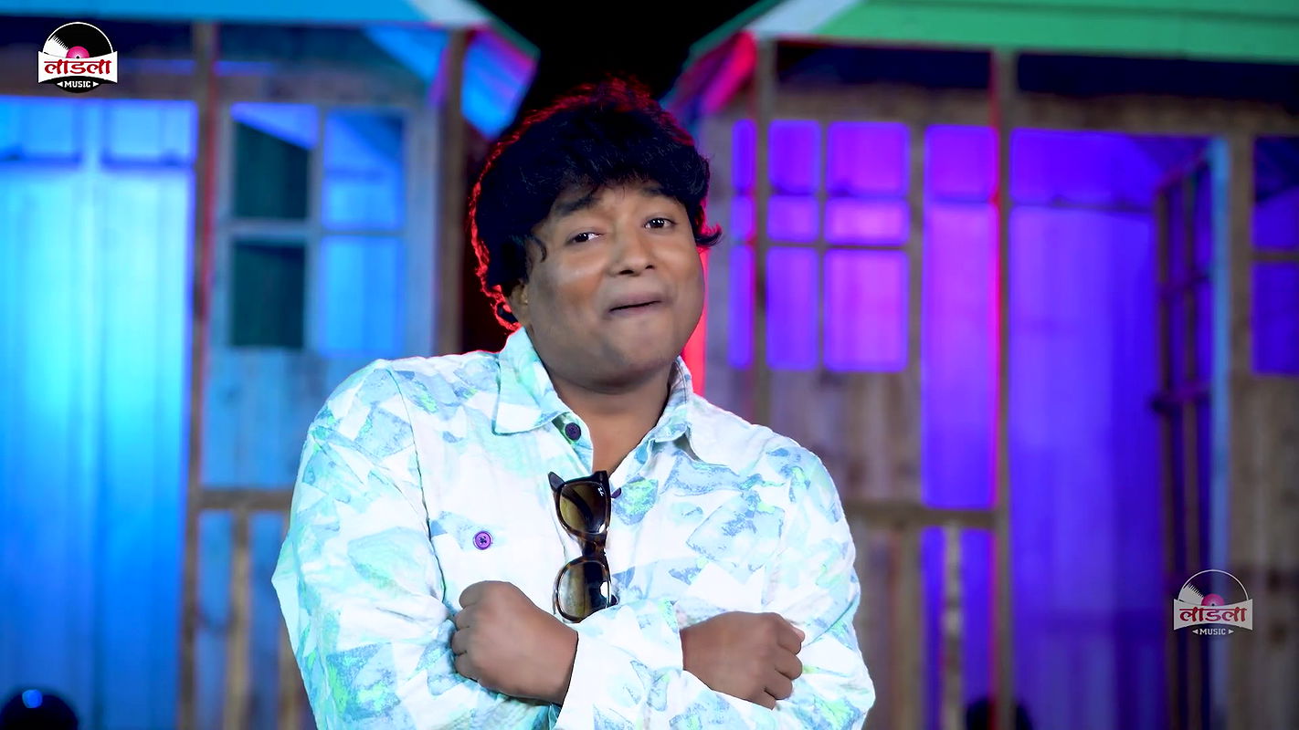 Anjali Bangali hot saree song – Navel caressed and felt 22