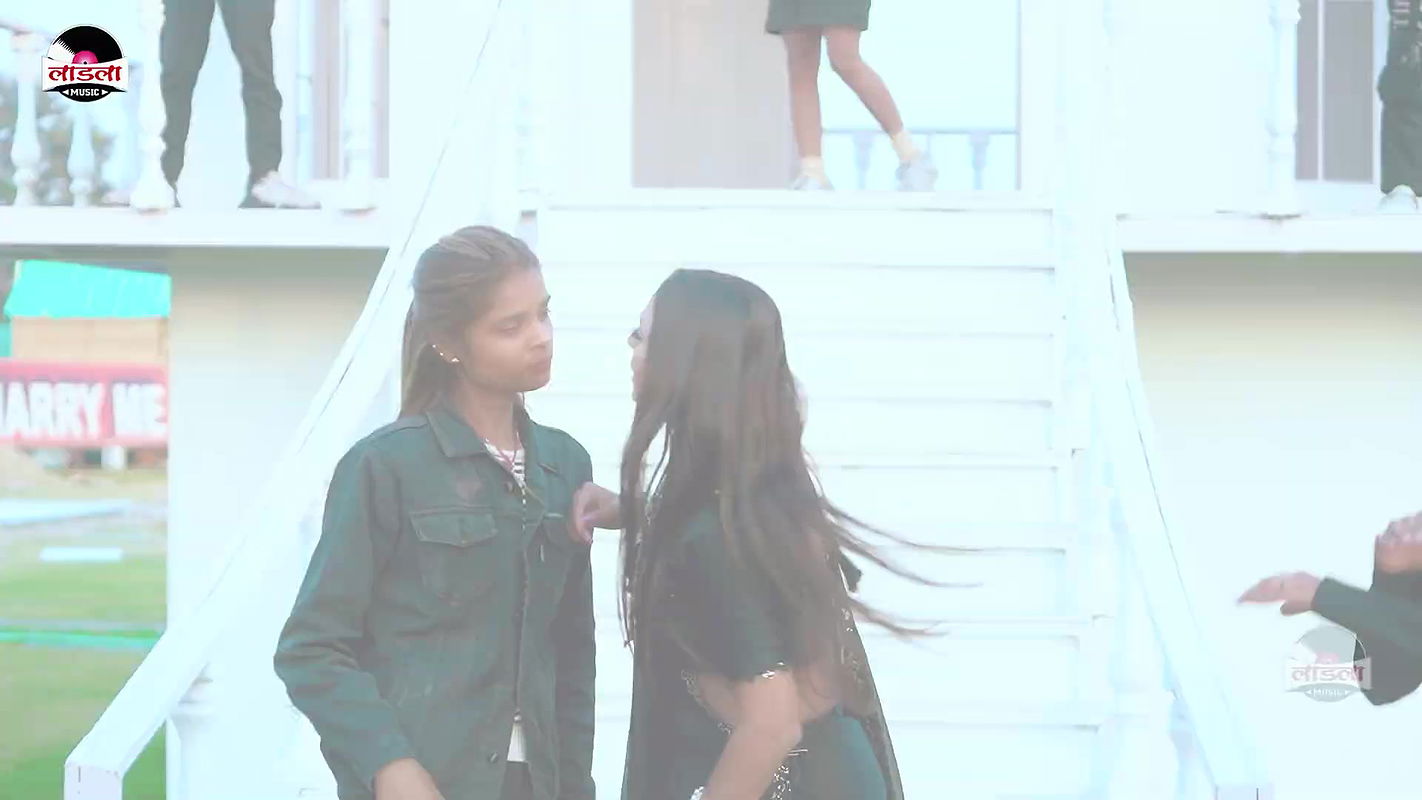 Anjali Bangali hot saree song – Navel caressed and felt 22