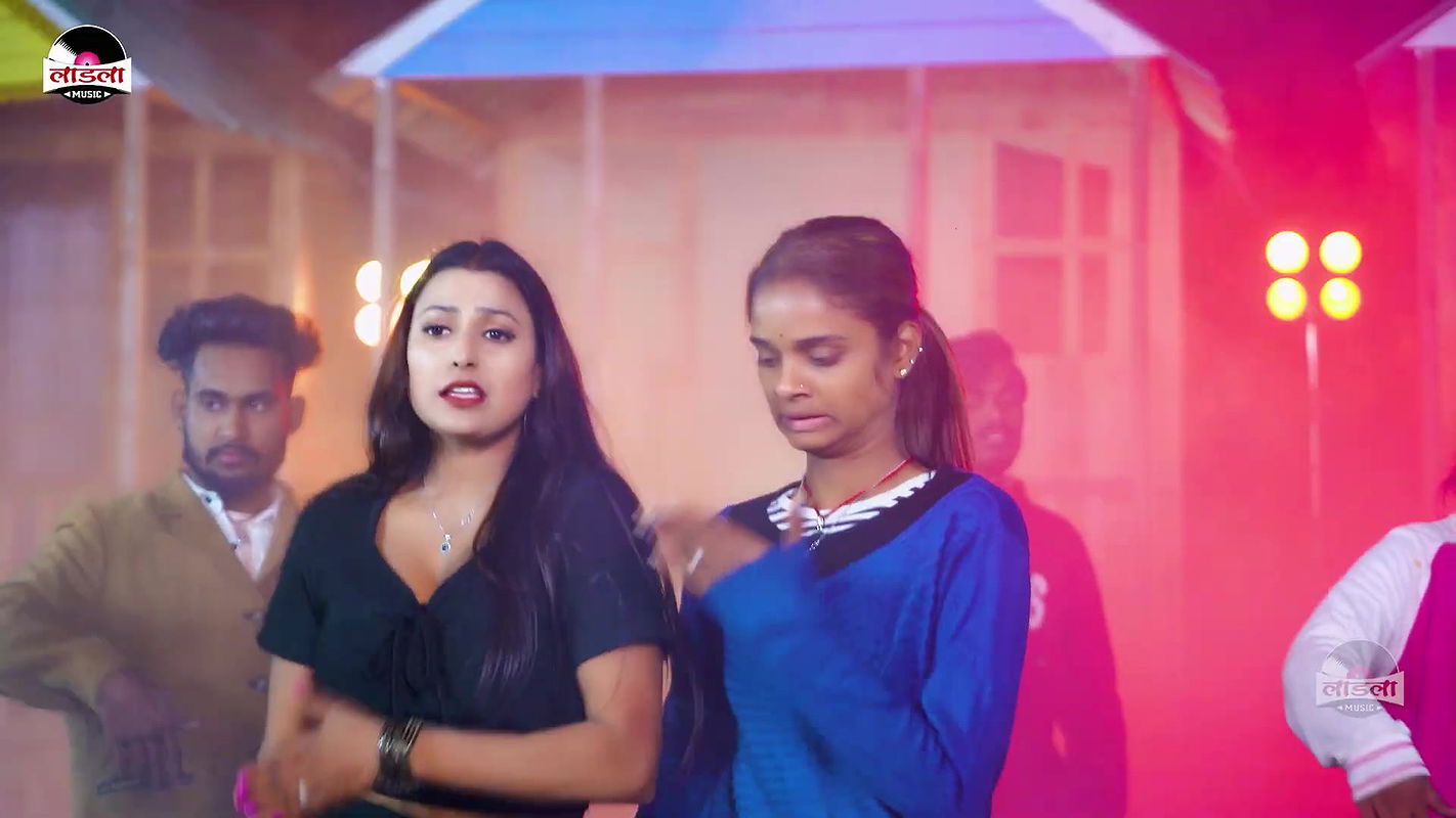 Anjali Bangali hot saree song – Navel caressed and felt 22