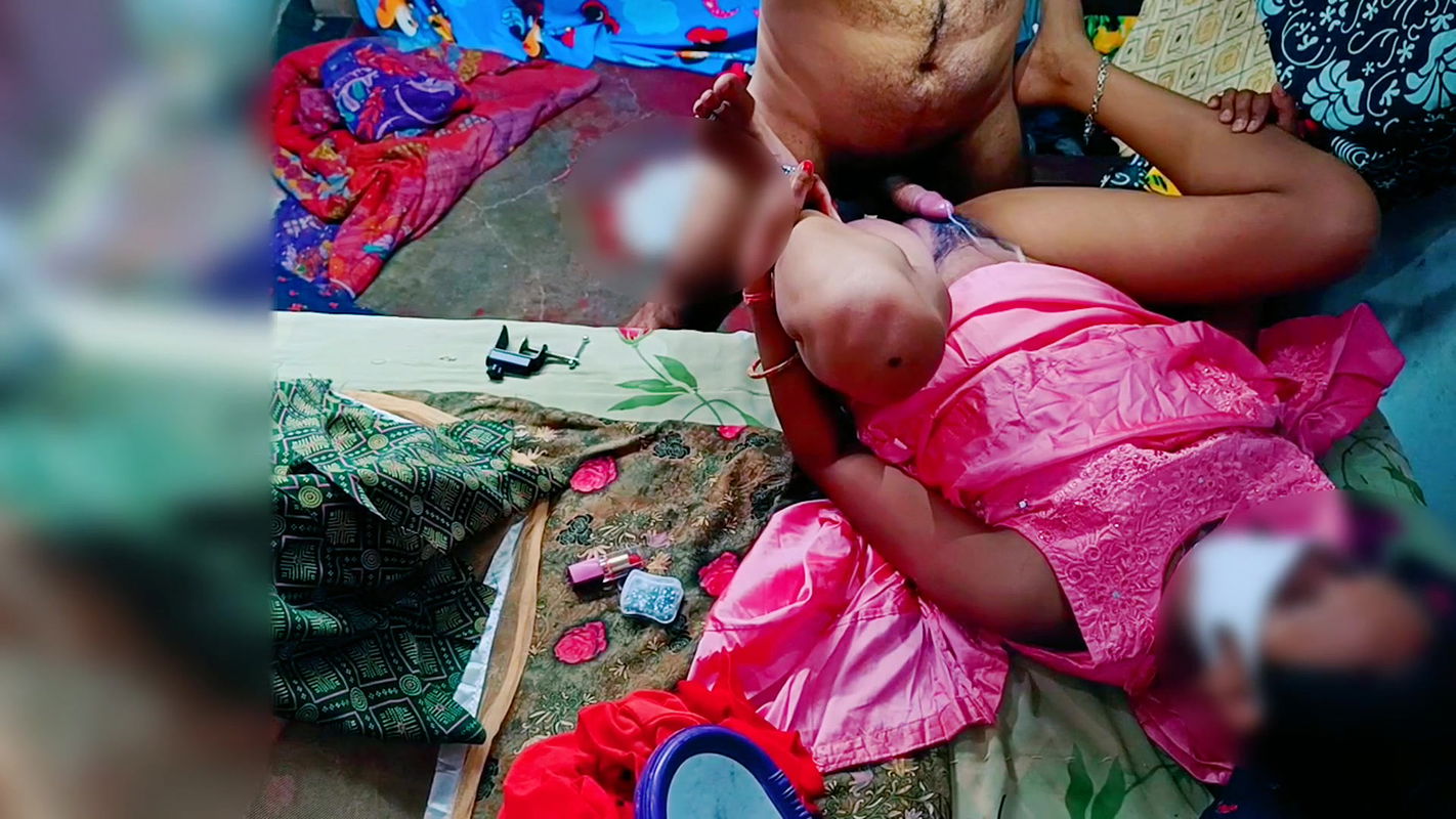 21 Year Young Bhabhi Pulled Out Friend’s Wife and Left Her Younger Stepbrother While Watching Porn Videos