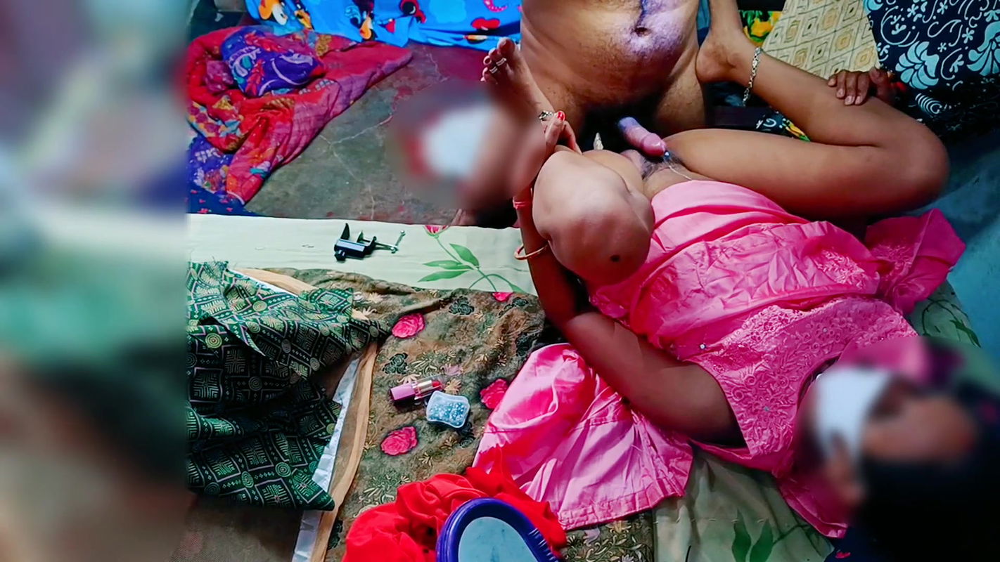 21 Year Young Bhabhi Pulled Out Friend’s Wife and Left Her Younger Stepbrother While Watching Porn Videos