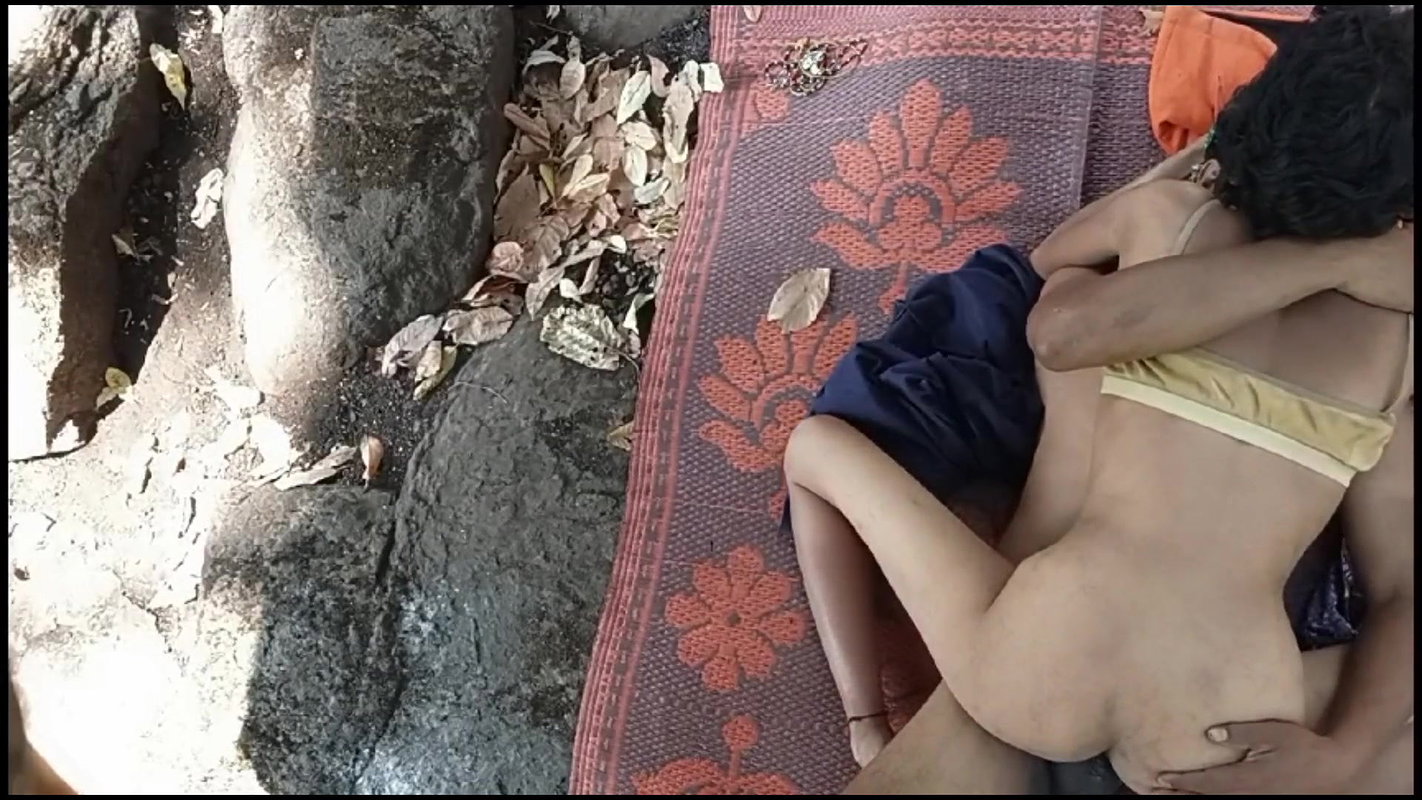 An Asian Girl Was Fuking Hard with Local Boyfriend in Jungle, Hardcore Outdoor Fucking