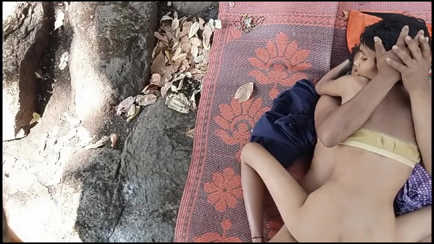 An Asian Girl Was Fuking Hard with Local Boyfriend in Jungle, Hardcore Outdoor Fucking