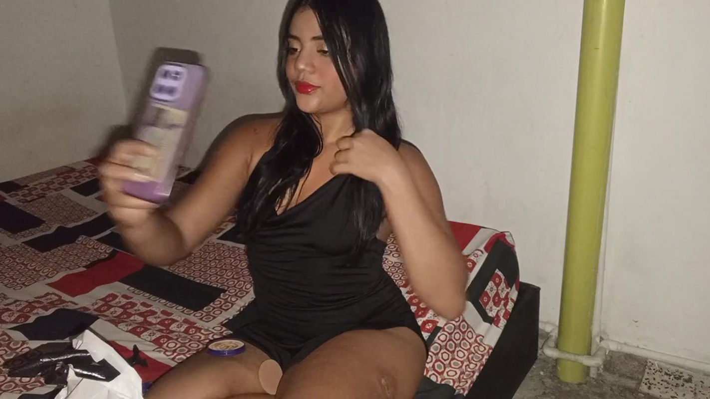 Beautiful Brunette From Colombia Sends Photos of Her Vagina to Her Boyfriend and He Comes to Fuck Her