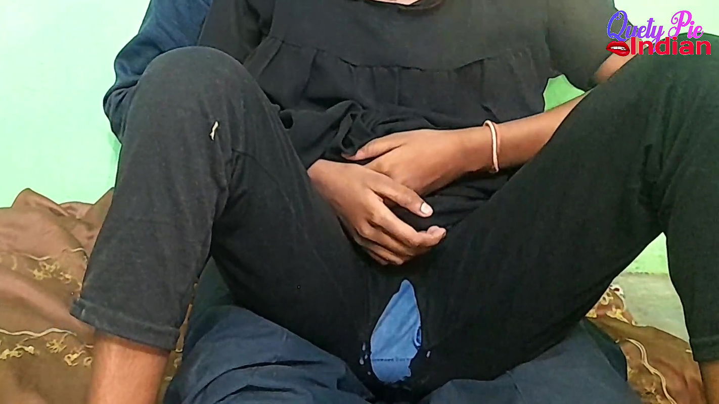 Beautiful Desi Pakistani Girl Showing Big Boobs and Pussy