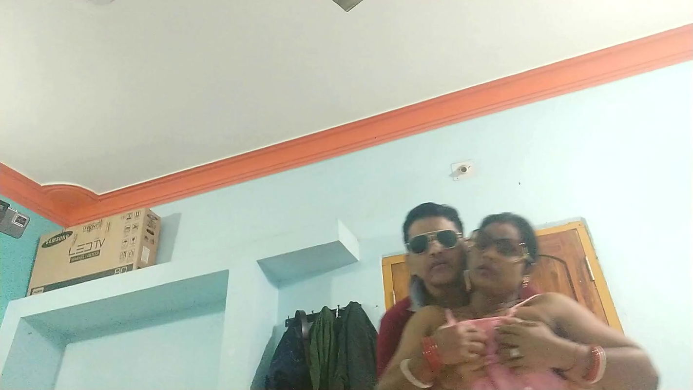 Beauty Tamil Porn Actress Squirting and Fucked Hard Roughly and Creampied Pussy with Mumbai Photographer’s Home