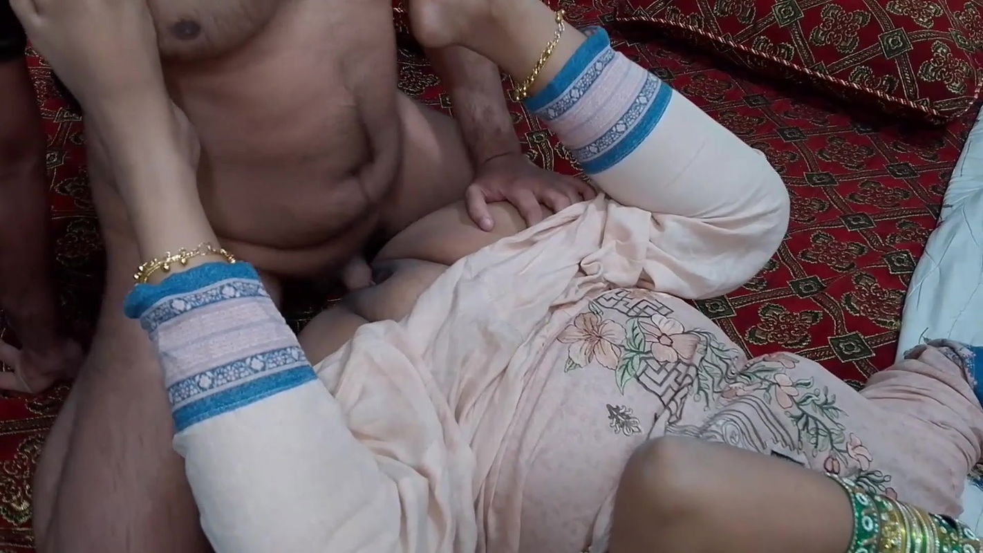 Bed Share Sex with Indian Desi Wife