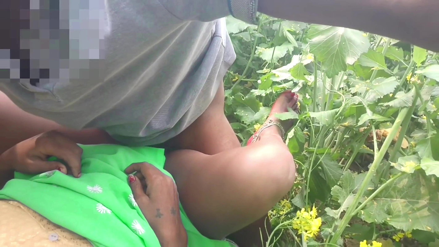 Bengali Couple Having Sex in the Jungle, Sex Video Goes Viral.