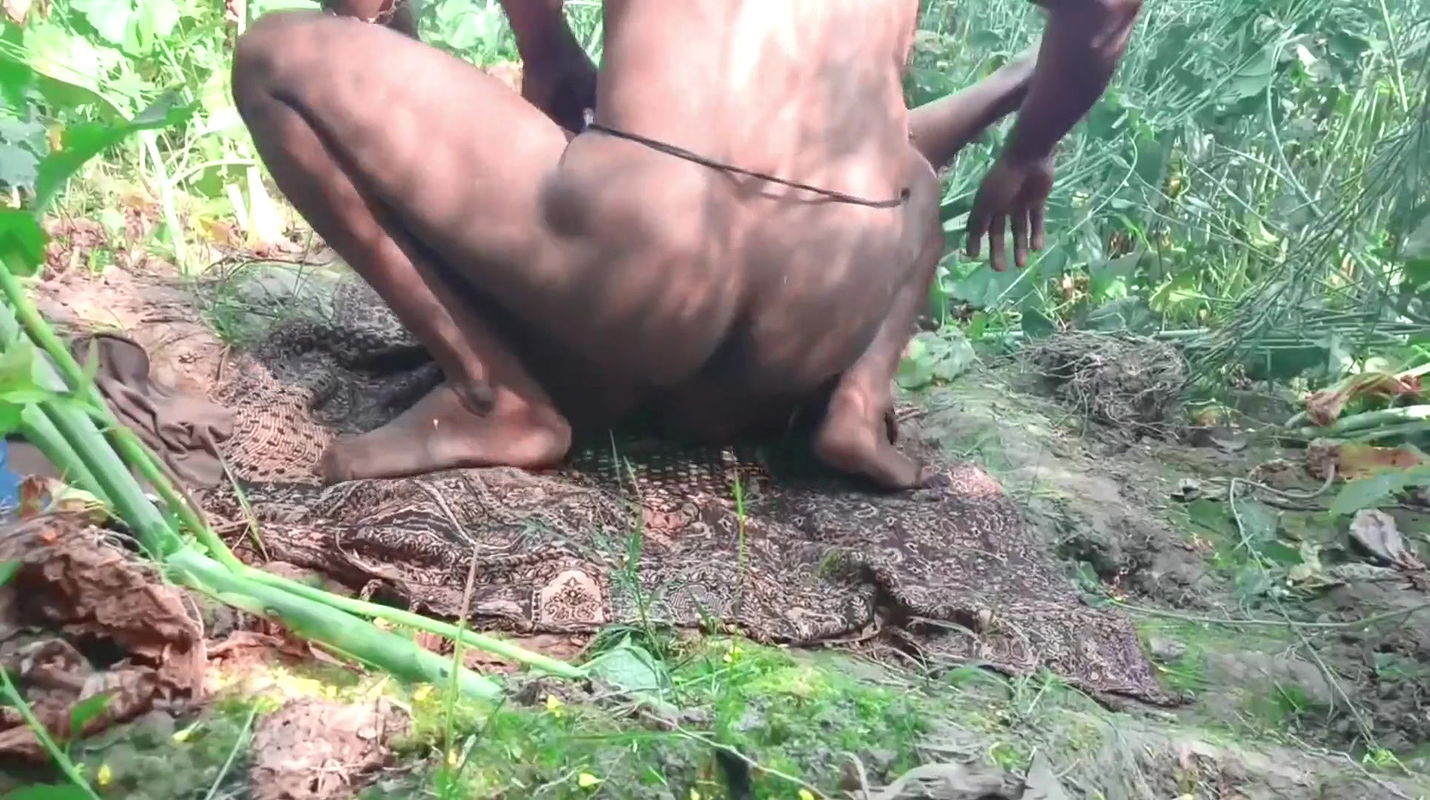 Bengali Landlord Fucked His Mistress Hard in His Field. Stepbrother in Law Had Sex with His Awake Stepsister in Law in the Jungle