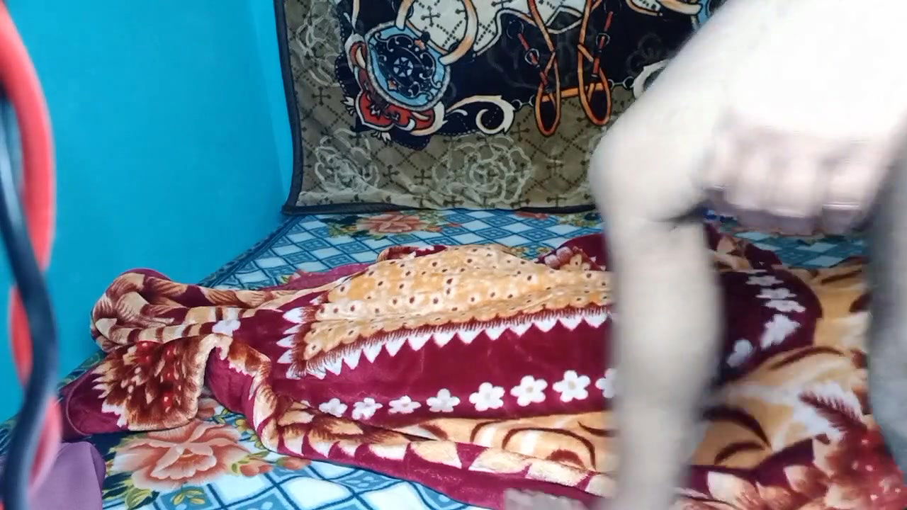 Bhabhi Ke Sath Masti Karte Hue Banaya Video.