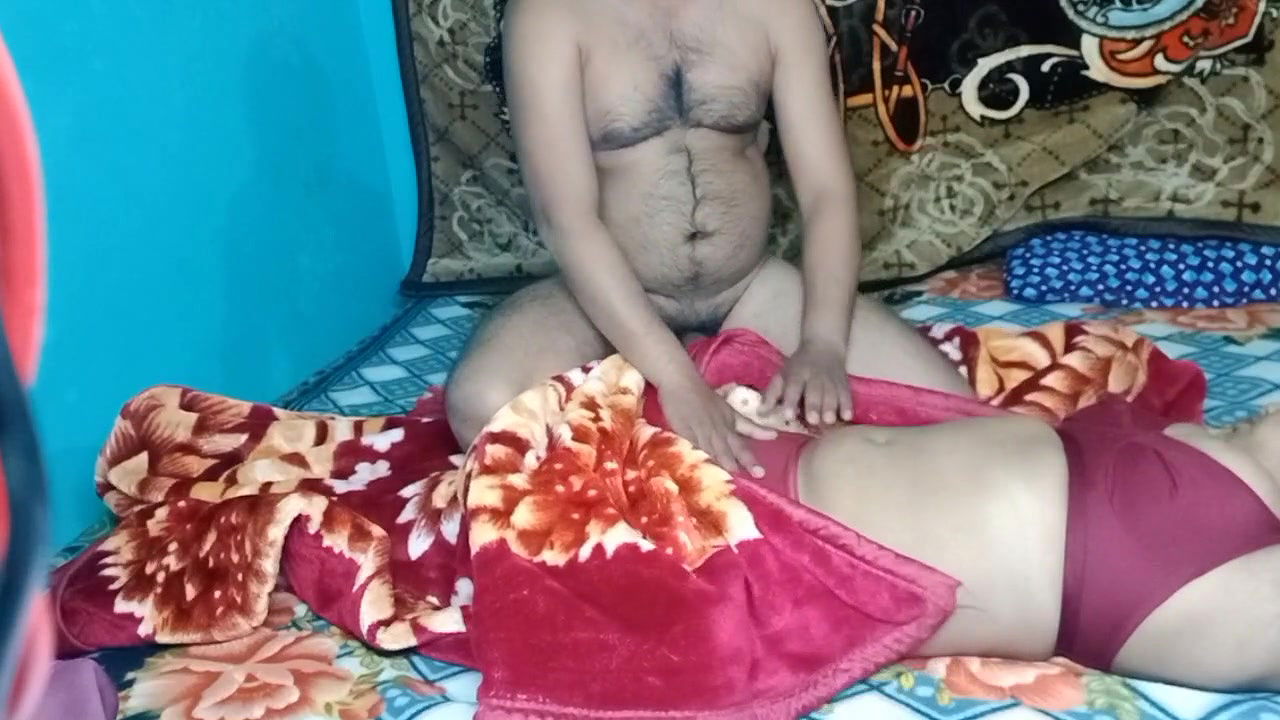 Bhabhi Ke Sath Masti Karte Hue Banaya Video.