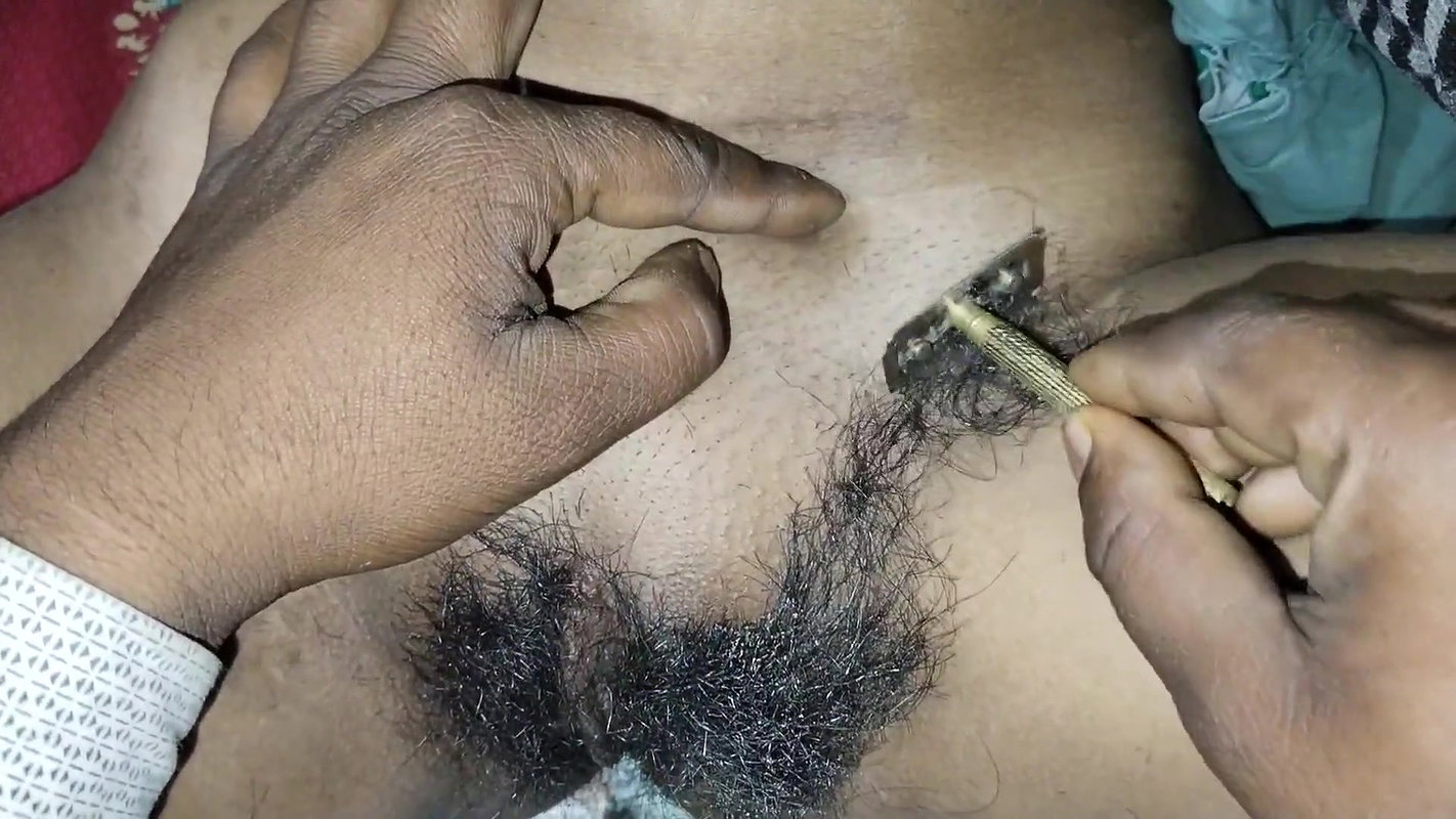 Bhabi Ne Apni Chut Ke Baal Bna Kar Masti Ki