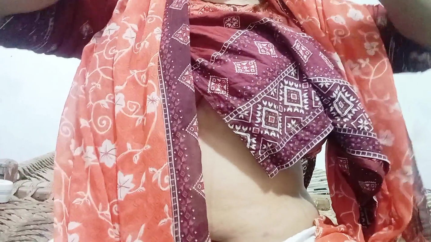 Bhabi Ny Summer in My Summer Took Out the Food