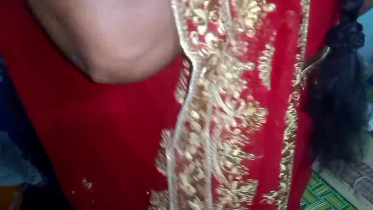 Desi Beauty Housewife Sary Changing in Home