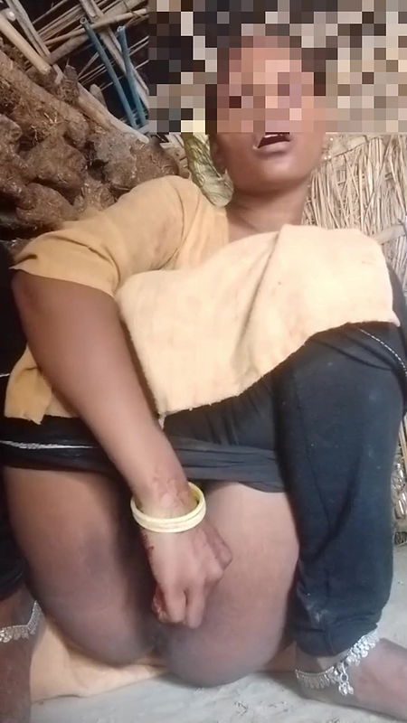Desi Bhabhi put bamboo in her pussy and water came out of her pussy