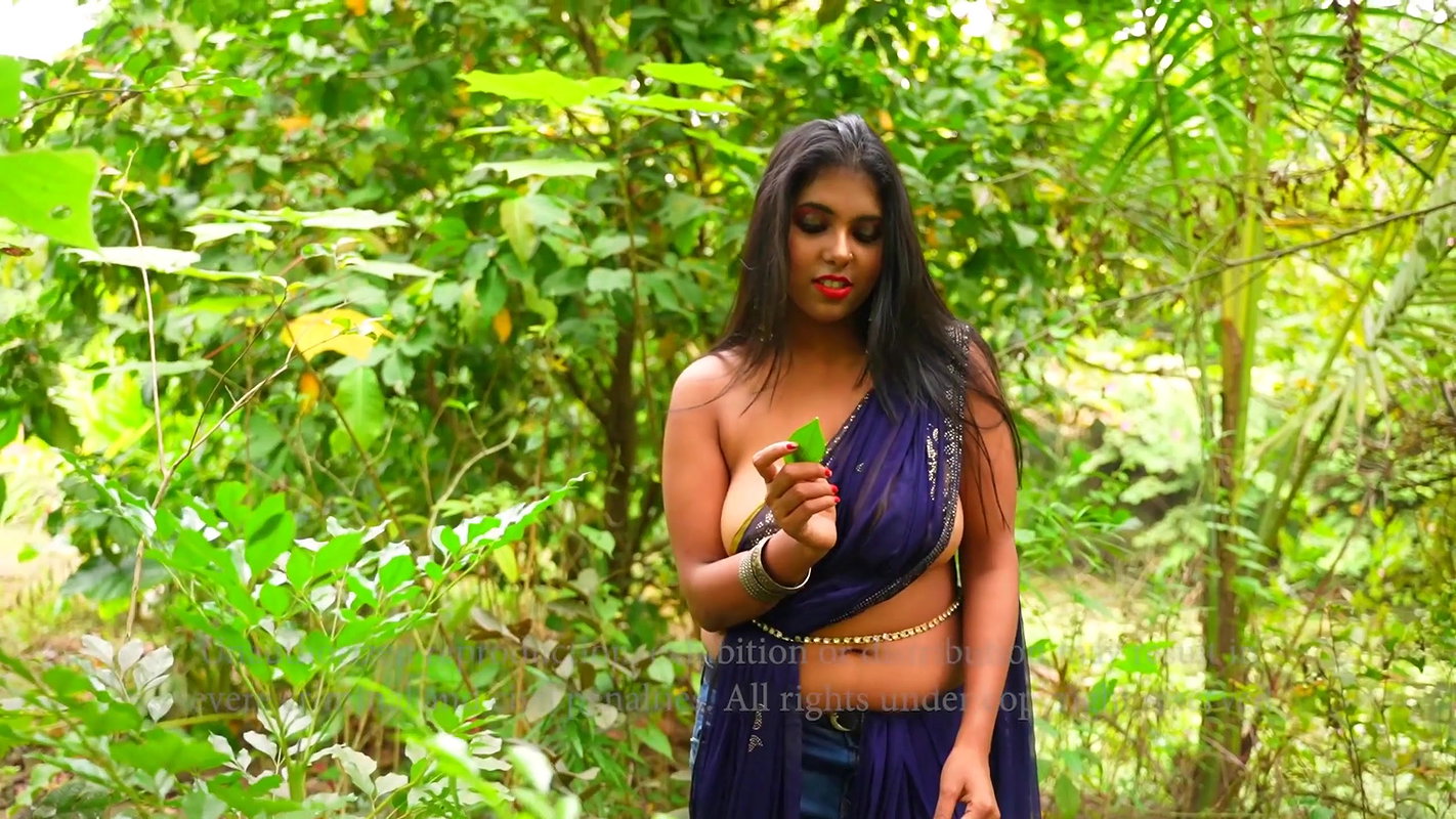 Roohi Naari Magazine no blouse no bra saree shoot