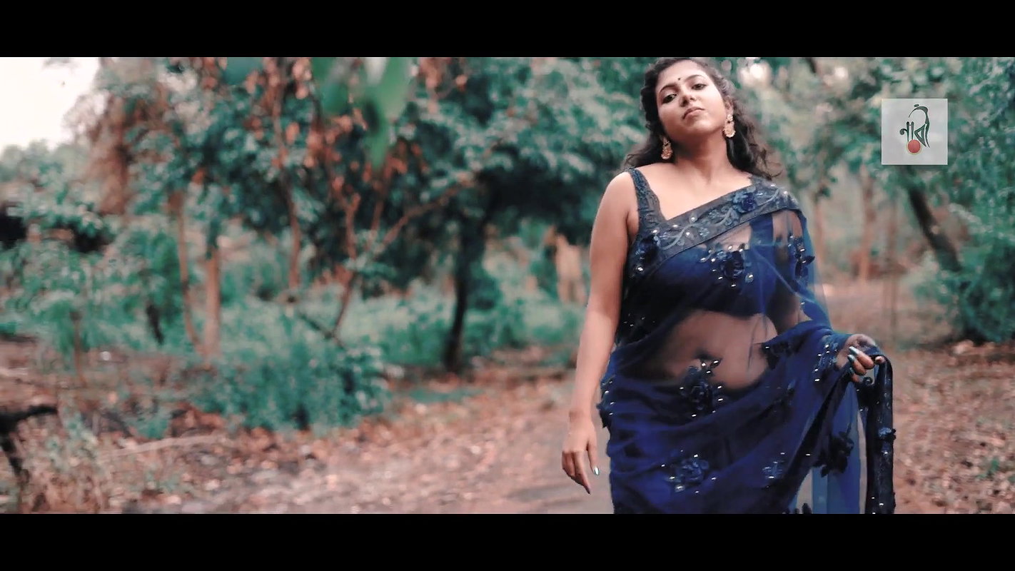 Roohi Roy deep navel saree Naari