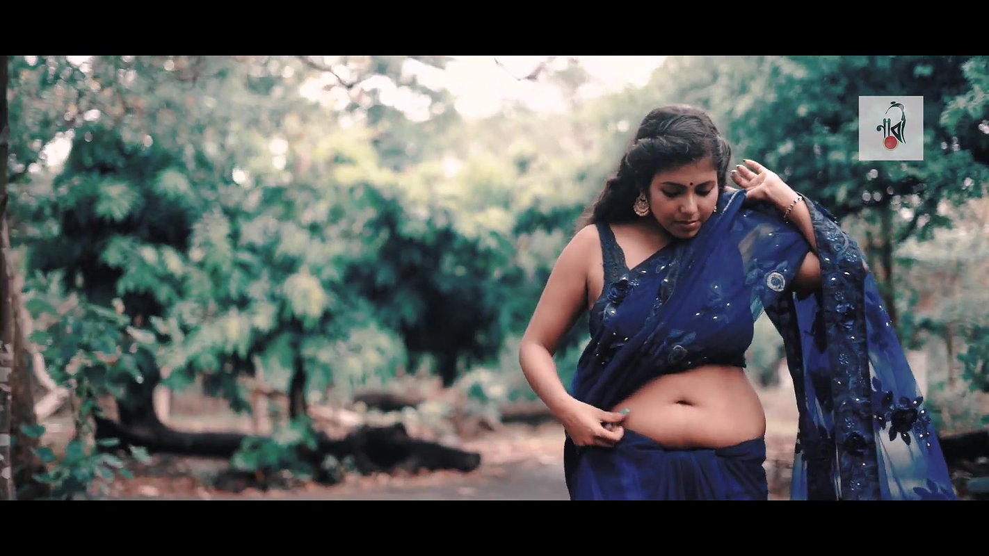 Roohi Roy deep navel saree Naari