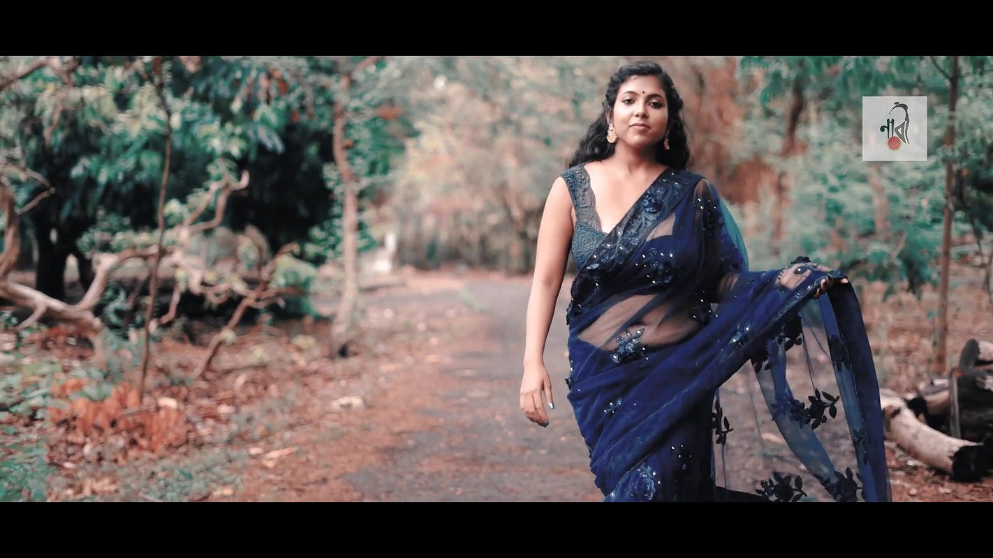 Roohi Roy deep navel saree Naari