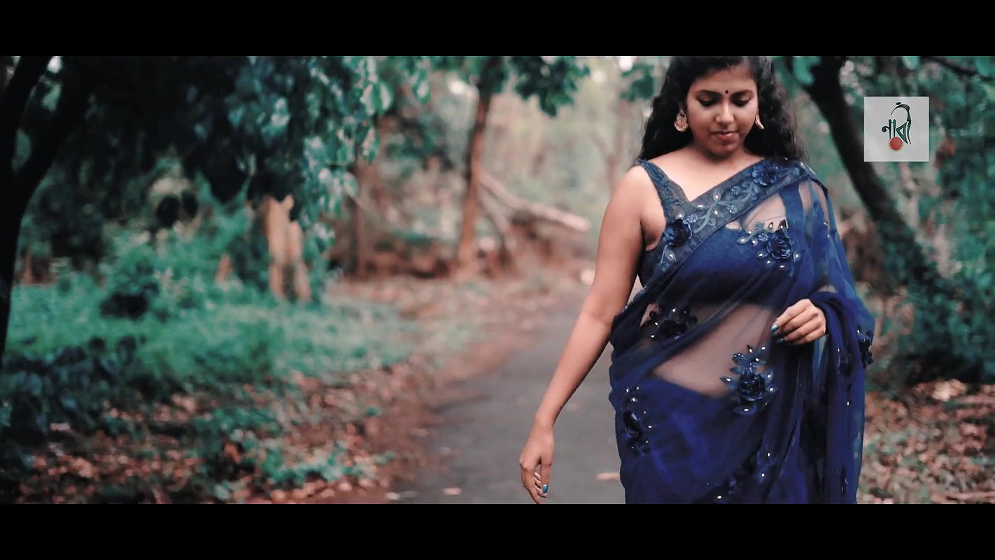 Roohi Roy deep navel saree Naari