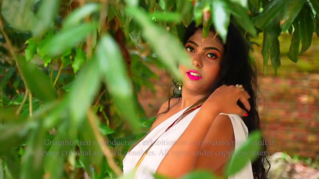 Roohi_White_Saree_no blouse with boobs