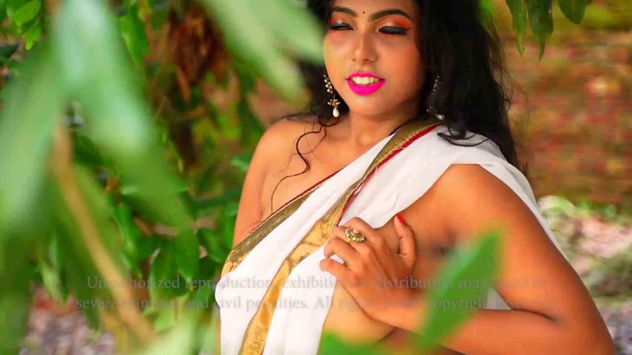 Roohi_White_Saree_no blouse with boobs