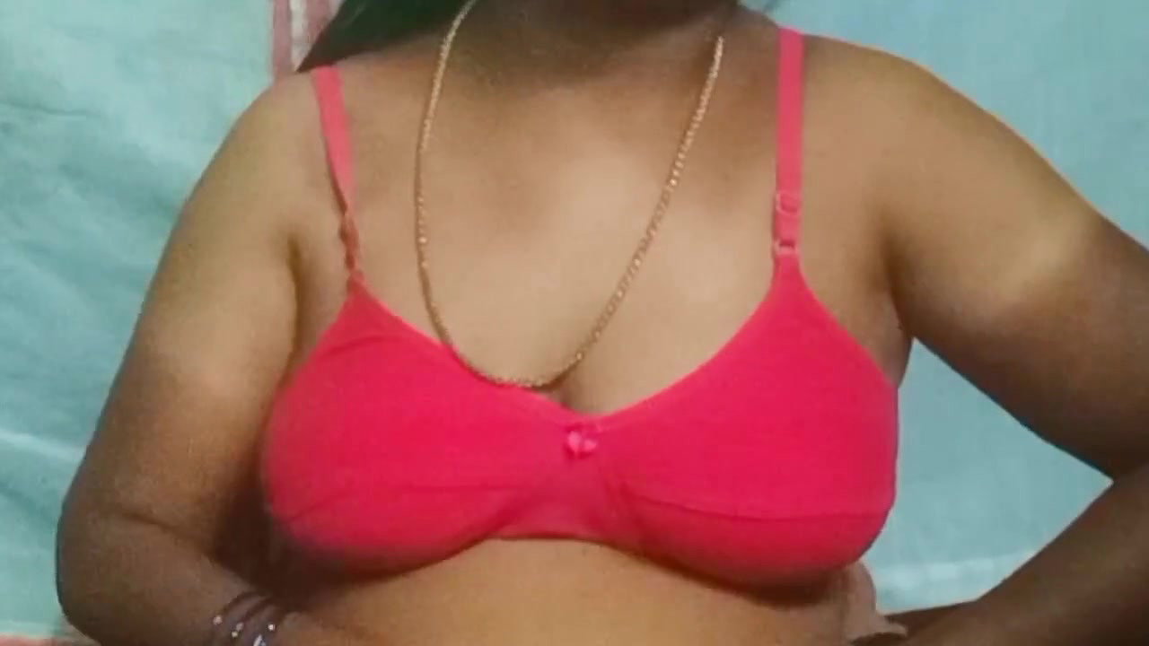 Tamil Hot Aunty Seduced by the Young Man