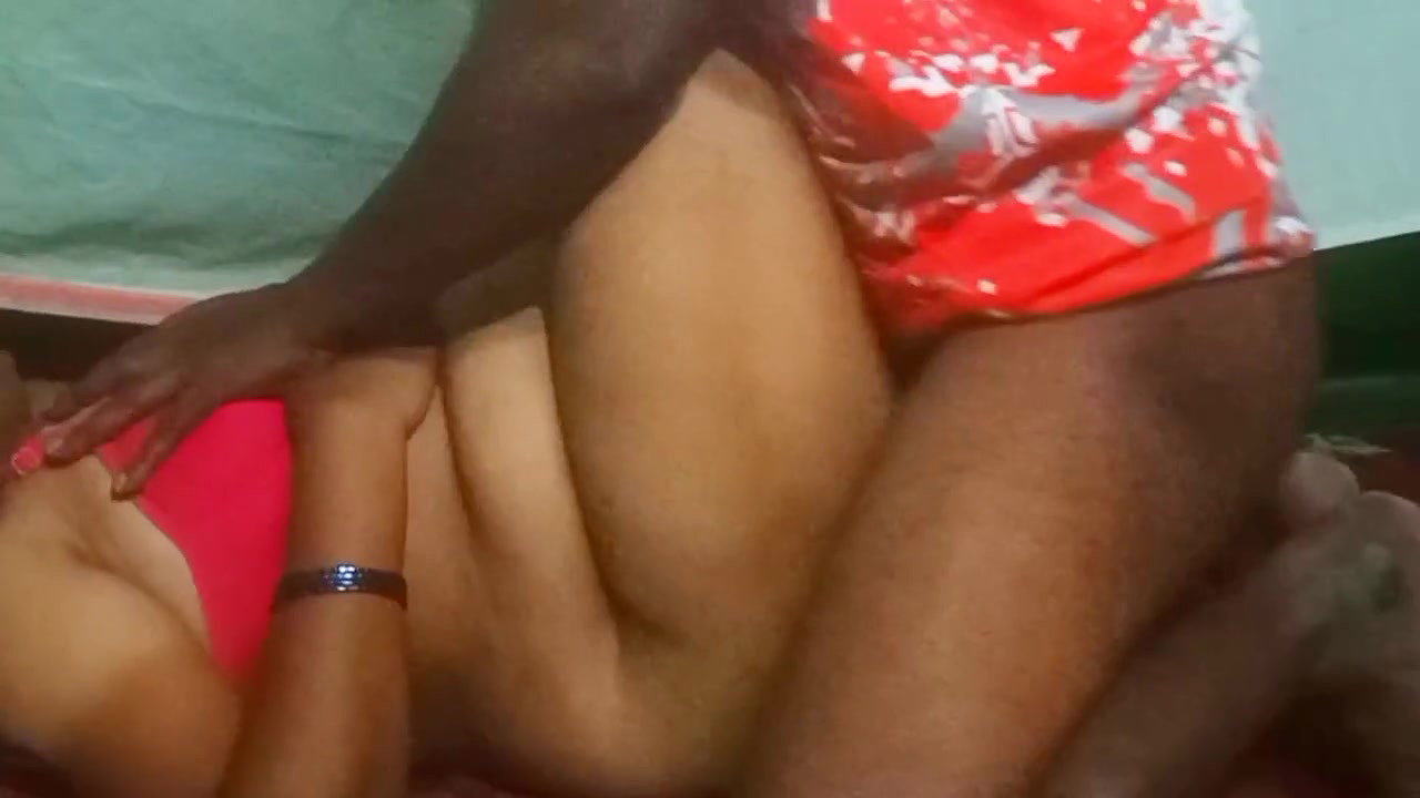 Tamil Hot Aunty Seduced by the Young Man