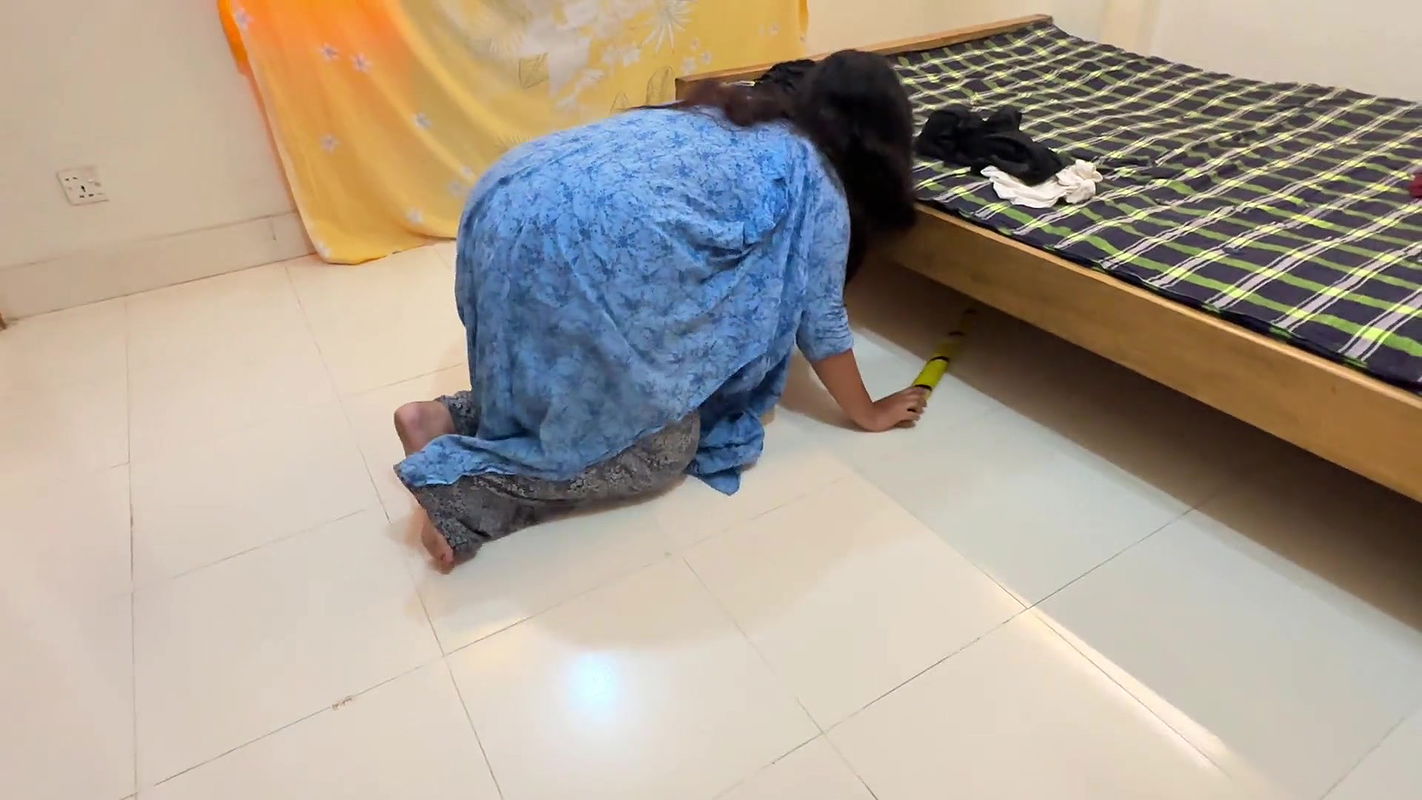 Thief Enters Aunty’s Room & Try to Tie Her but She Caught Him & Tied up, Then Fuck Him & She Gets Rough Anal Fuck From Thief