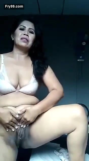 Unsatisfied Horny Desi Milf Fingering