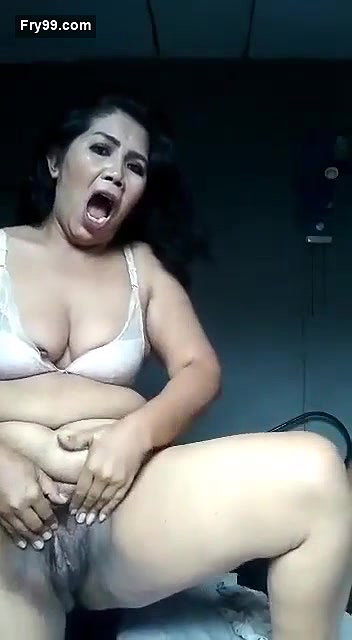 Unsatisfied Horny Desi Milf Fingering