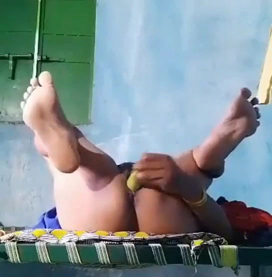 Desi Boudi Tango Pvt Inserting Big Veggie and Vibe Same Time