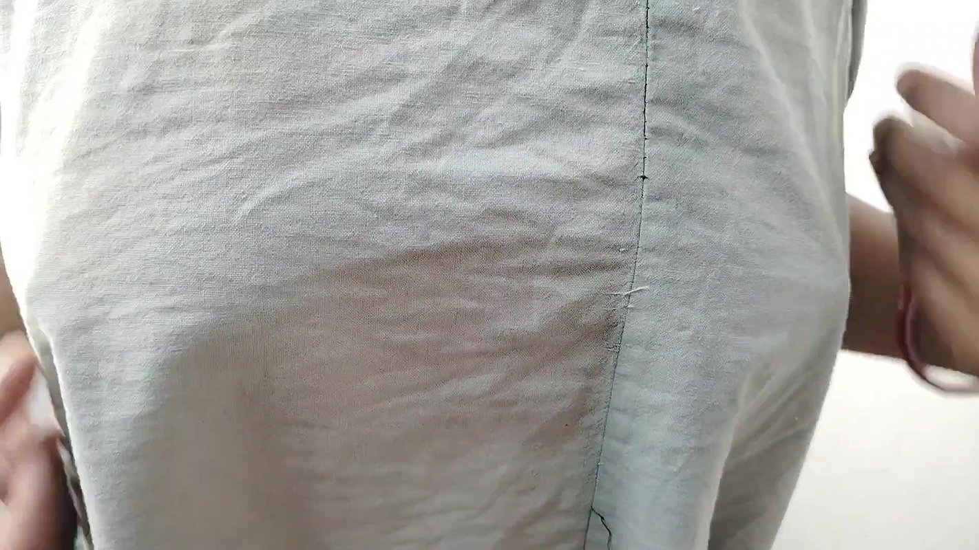 Bhabhi Cleaned Her Hair in the Bathroom