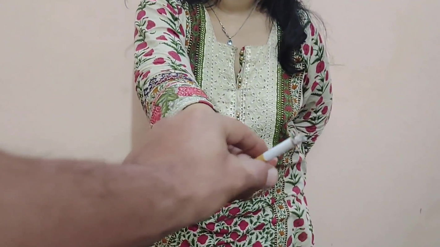 Biga Ass Stepsister in-law Smoking