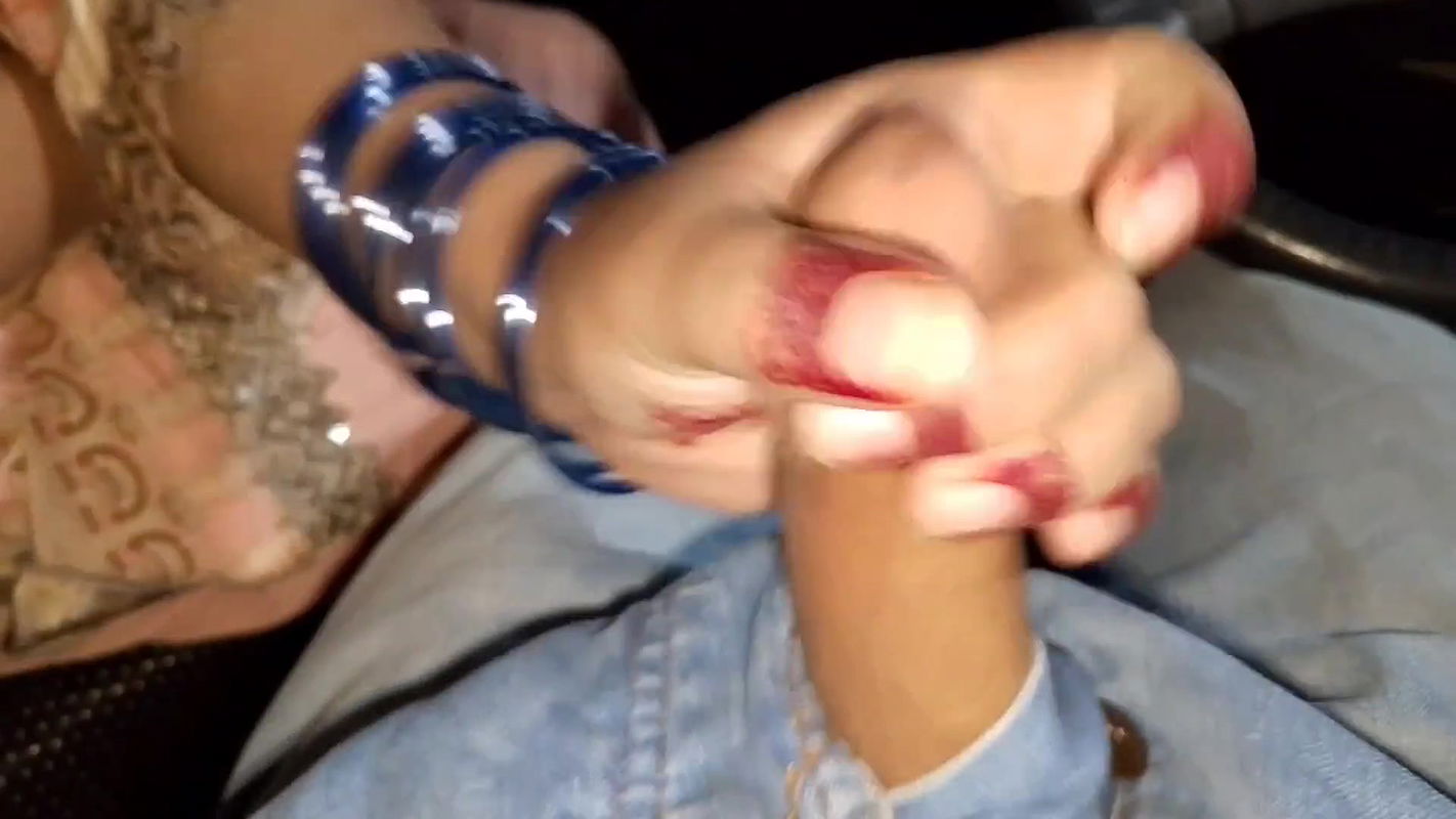 Boyfriend Had Sex with His Girlfriend Inside the Car in the Parking Lot