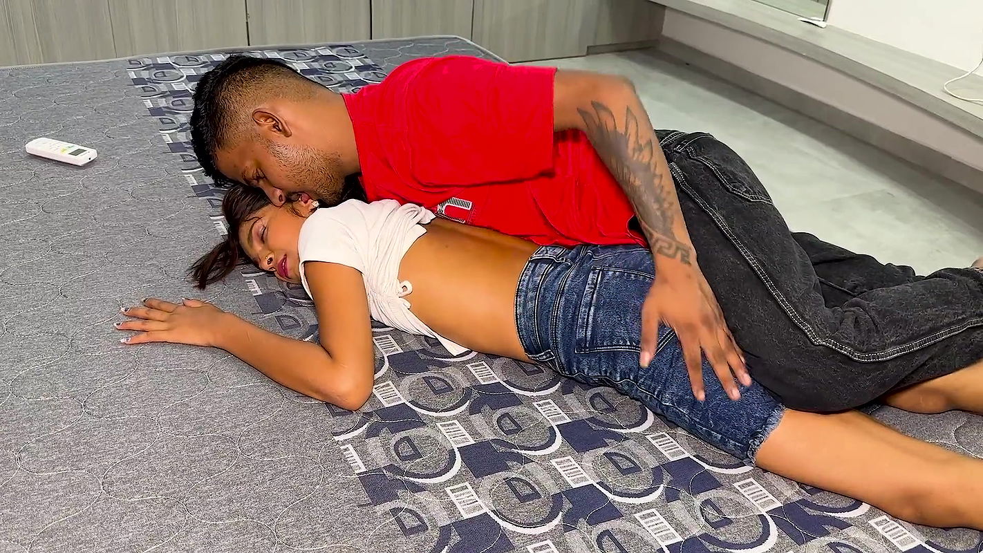 Boyfriend Was Getting a Massage Boyfriend’s Mood Became and Had Sex While Massaging with Hindi Audio