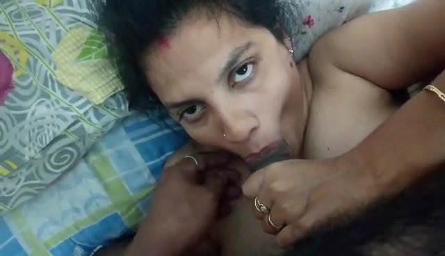 Desi Sexy Bhabhi Awesome Blowjob