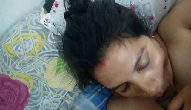Desi Sexy Bhabhi Awesome Blowjob