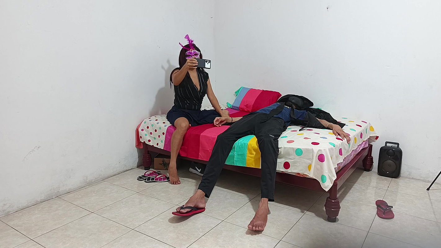 Cuckold Leaves and Stays Masturbating for Each Other