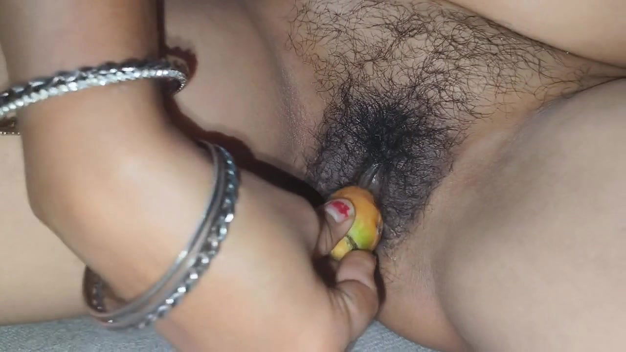 Manju Put Carrots in the Bur for the First Time. Carrot Sex Videos